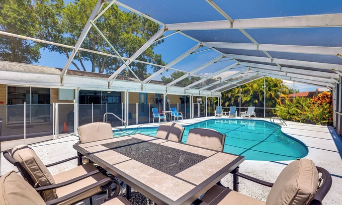 Orient Park House | Waterfront Villa with Pool and Spa near Ybor City