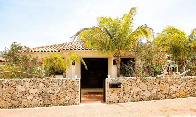 Kralendijk Villa | Waterfront Villa With Pool On Peninsula