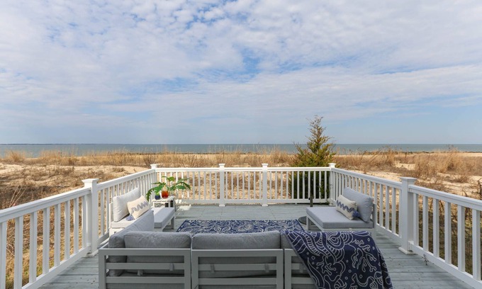 Norfolk Cottage | Tranquil Willoughby Oasis with Ocean View & Spa Amenities