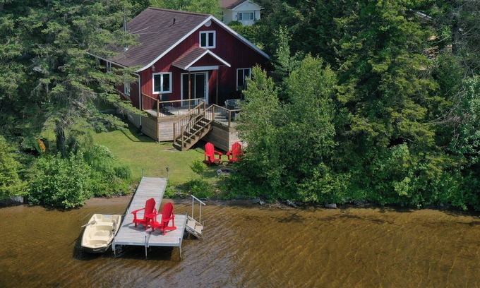Eastman Ski Chalet | Waterfront Escape with Sunset Views, Spa & Hot Tub