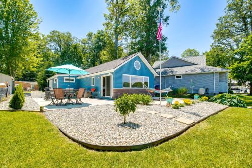Saint Johns House | Relaxing Belle Center Retreat on Indian Lake with Dock Access