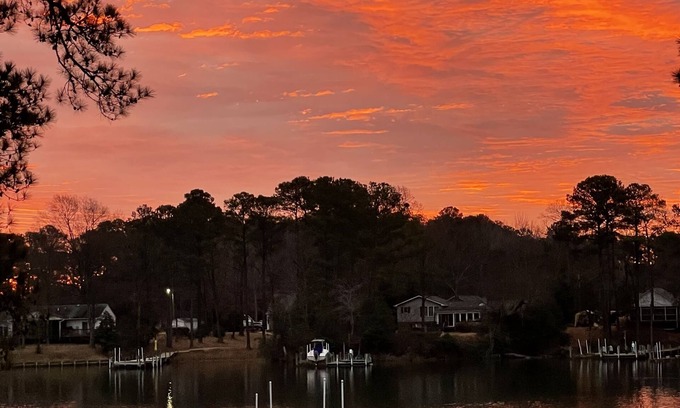 Mount Holly House | Family-Friendly Waterfront Retreat with Kayaks & Pool
