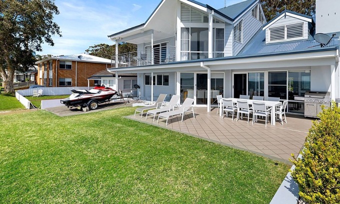 Salamander Bay House | Ocean View Getaway at Waterfront Wonderland