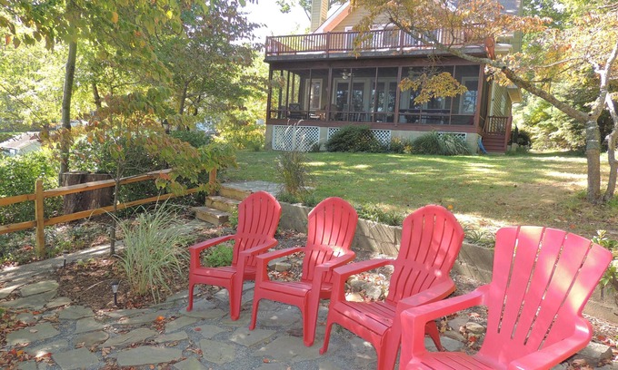Severna Park House | Waterfront Retreat: Breathtaking Views & Relaxing Deck