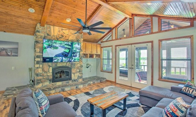 Yantis House | Inviting Yantis Retreat with Deck, Zipline & Spa Amenities