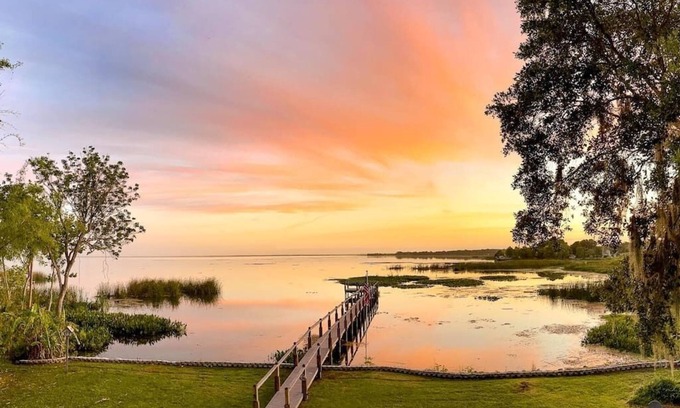 Winter Garden House | Scenic Waterfront Winter Garden House with Dock & Wildlife