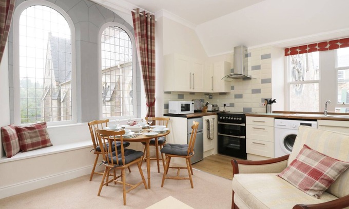 Perth Cottage | Guest-Favorite Watergate: Family-Friendly with Breakfast
