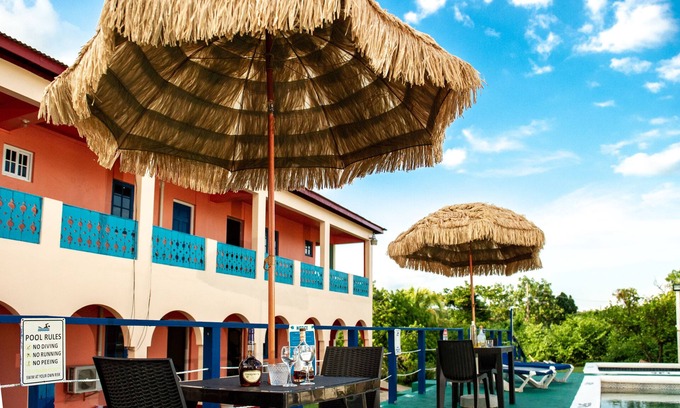 Black River Hotel | Affordable Waterloo Guest House with Pool and Family Amenities