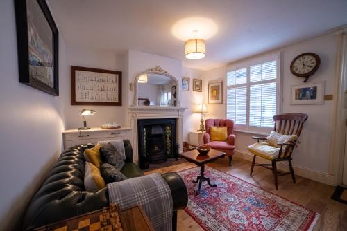 Sandwich House | Family-Friendly Retreat at Waterman's Cottage with Pets Welcome