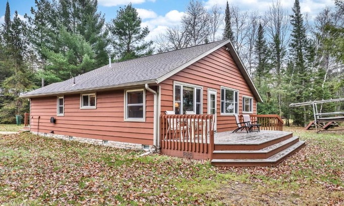 Three Lakes House | Enriching Stay at Watermelon Retreat & Suite - Pet Friendly