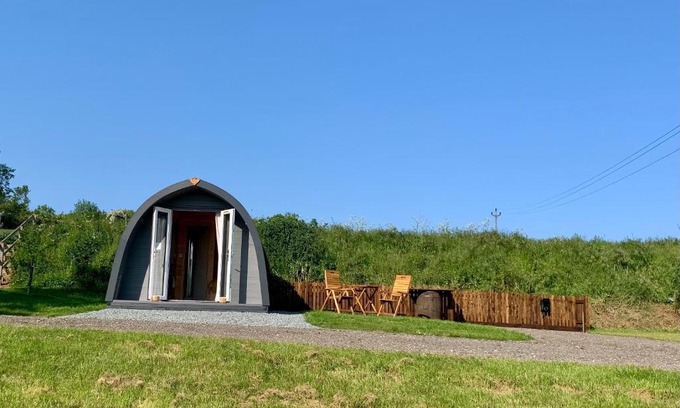 Woodbridge Apartment | Delightful Waterpump Pod for 2 in Scenic Suffolk Countryside