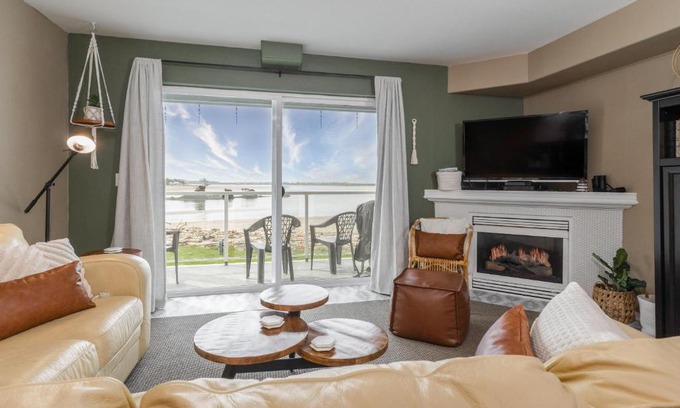 Lincoln City House | Oceanfront Retreat: Waters Edge 304 with Amazing Views