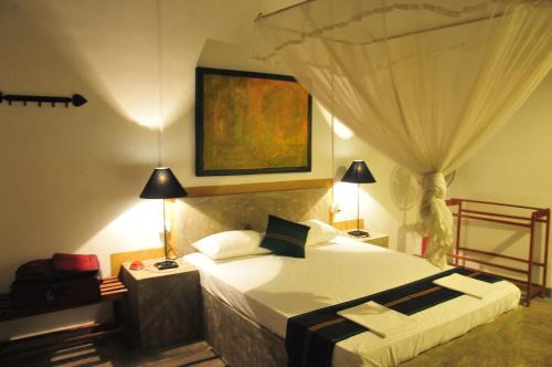 Anuradhapura Villa | Cozy Waters Edge Retreat in Anuradhapura with Dining