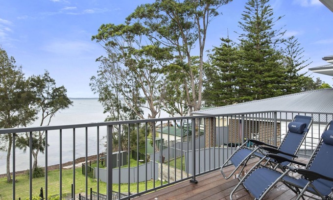 Erowal Bay House | Relaxing Waters Edge Retreat - Pet Friendly & Ocean Views
