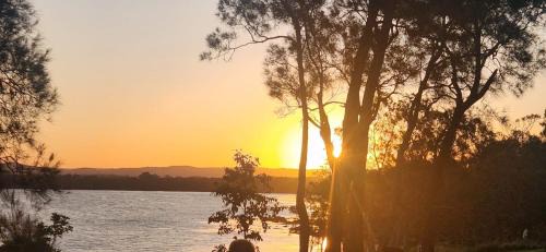 Tuggerawong Apartment | Lakefront Two Bedroom Apartment with Recent Renovations