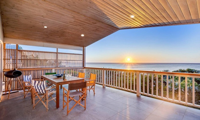 Frankston House | Waters Edge: Oceanfront Getaway with Spa & Hot Tub
