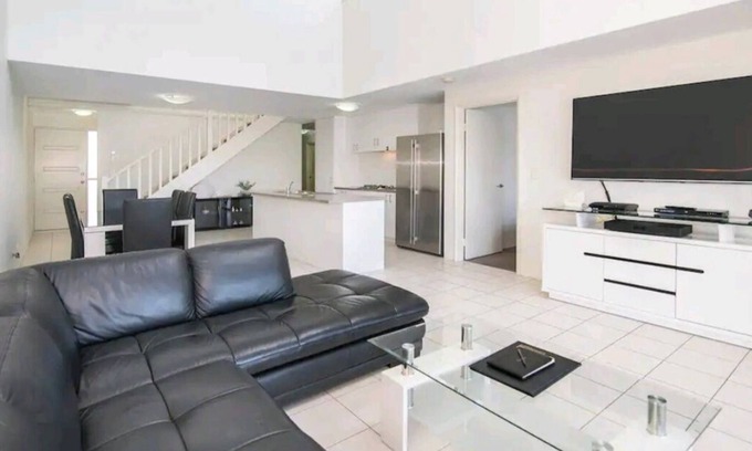 Geographe House | Waters Edge: Kayaks, BBQ & High-Speed WIFI Awaits You