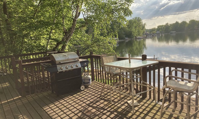 Richwood Cabin | Waters Edge: Year-Round 4-Bedroom Lakehome with Beach Access