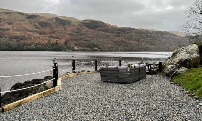 Arrochar Cottage | Inviting Waterside Cottage with Hot Tub and Private Beach