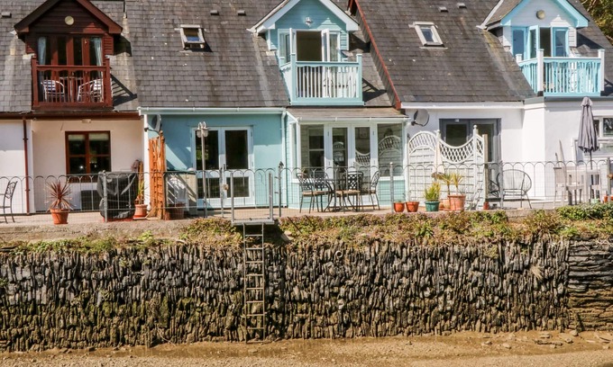 Little Petherick Cottage | Pet-Friendly Waterside Cottage with Garden in Little Petherick