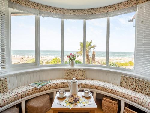 Rhos on Sea House | Guest Rated 10/10 at the Waterside - Family-Friendly Getaway