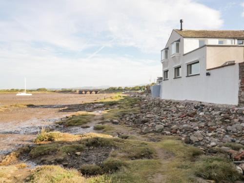 Ravenglass House | Family-Friendly Escape at Waterside - Guest Rated 9.8/10
