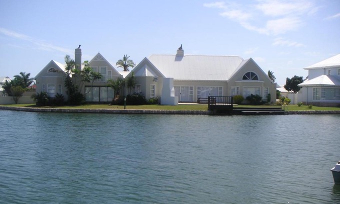Marina Martinique House | Waterside Living MM1297: Family-Friendly Oceanfront Escape
