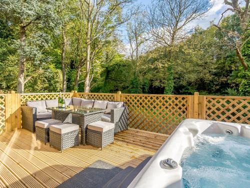 Rastrick House | Waterside Lodge One - Guest Rated 9.6 with Hot Tub Access