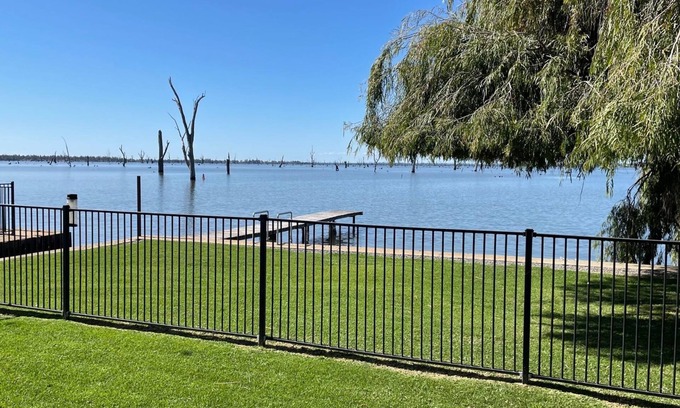 Mulwala House | Waterside Mulwala: Scenic Lake View with Private Jetty