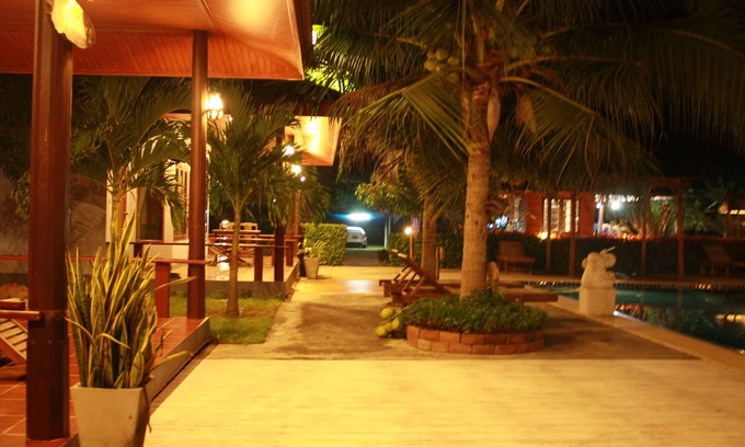 Pranburi Hotel | Relaxing Waterside Resort with Pool and Family Amenities