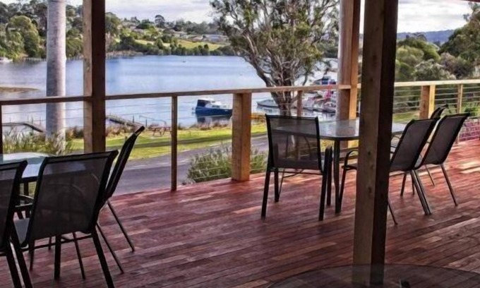 Mallacoota House | Waterside Unit 6 in Mallacoota: Pet-Friendly Getaway