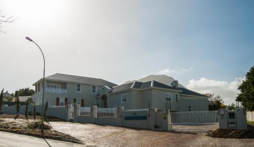 Somerset West House | Experience Waterstone Lodge: Oceanfront Bliss & 9.3 Rating