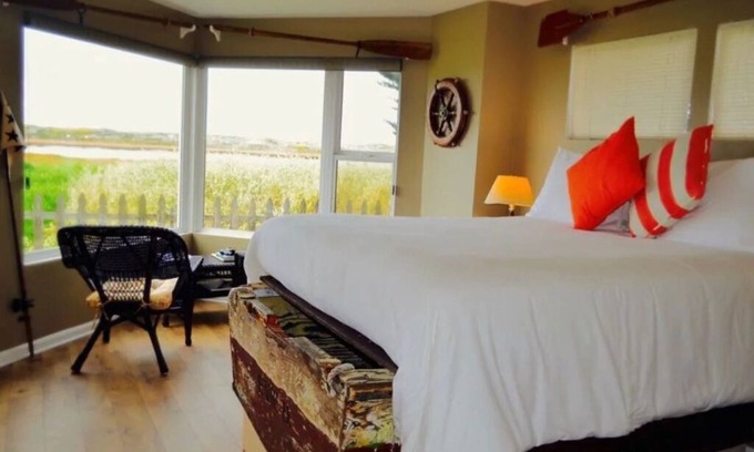 Moss Landing Apartment | Tranquil Waterfront Retreat with Full Kitchen Amenities