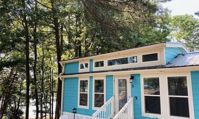 Steele Creek Cabin | Waterview Family Style Cabin #6 with Breakfast Included
