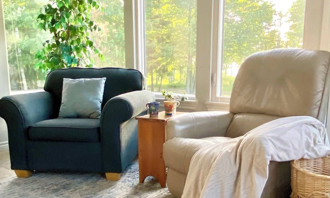 Shediac House | Scenic Waterview Oasis with Spa and Hot Tub Retreat