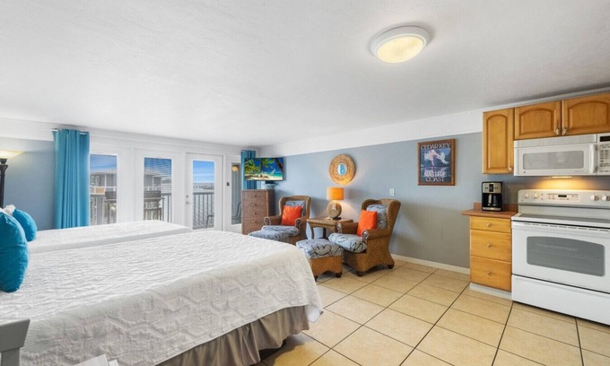Cedar Key Condo | Waterview ☀️ Private Balcony ☀️ Pet Friendly