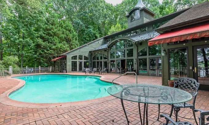 Midlothian House | WaterView Pool Pavilion: Waterfront Paradise with Amazing Views
