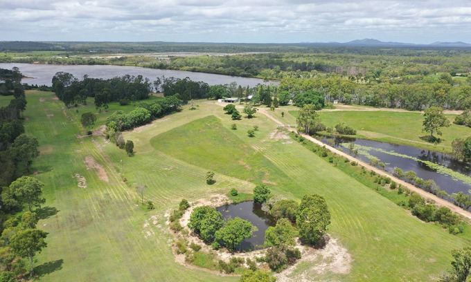 Baffle Creek Cottage | Pet-Friendly Baffle Creek Retreat with Riverfront Views