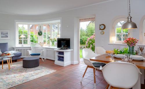 Munkmarsch House | Discover Watt Hüs Munkmarsch: Family-Friendly Retreat