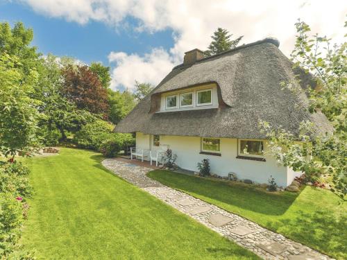Kampen Villa | Wattgarten: Oceanfront Retreat with Spa & Pet-Friendly Perks
