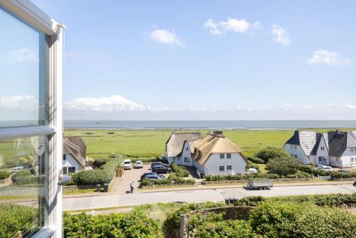 Rantum House | Wattgeflüster 4: Family-Friendly Retreat with Breakfast