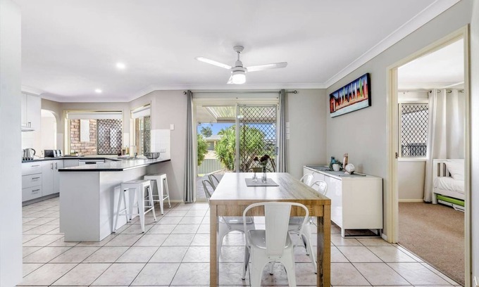 Eli Waters House | Sunny Family-Friendly Retreat at Wattlebird Lane Awaits