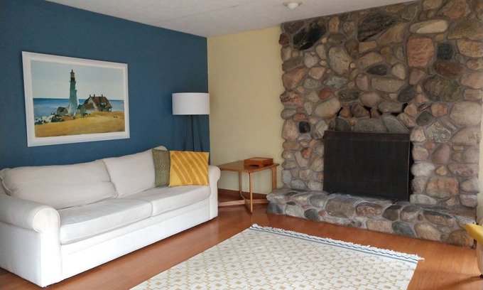 Waukazoo Woods House | Waukazoo Woods Retreat: Close to Downtown & Lake Michigan