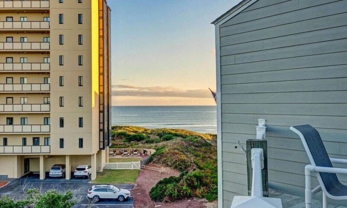 Indian Beach Condo | Oceanfront Escape: WAVE Reviews with Family-Friendly Amenities