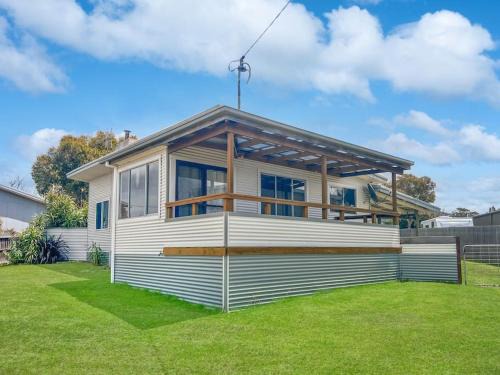 Scamander House | Cozy Wave Side Cottage in Scamander - Pet Friendly Retreat
