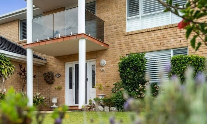 Caves Beach House | Wave Song: Relax by the Ocean Minutes from the Shore