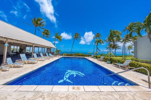 Ualapue Apartment | Wavecrest: Family-Friendly Oasis with Ocean Views & Pool
