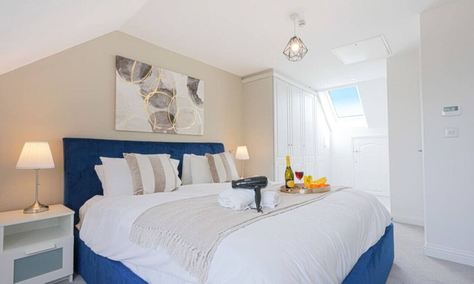 Wavendon House | Wavendon House: Pet-Friendly with Spa & Free Parking