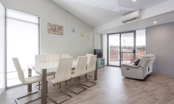 Beckenham Apartment | Waverley Apartment: Family-Friendly 2-Bedroom Retreat