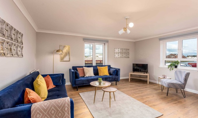 Ayr Apartment | Top-Rated Waverley Suite No57 - Pet Friendly & Breakfast Included